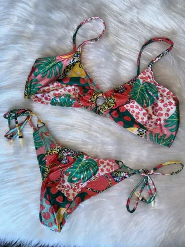 Biquíni estampado tropical