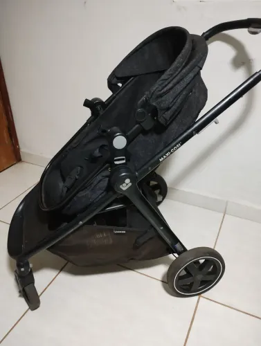 Carrinho de bebê Maxi Cosi Anna com bebê conforto e base veicular