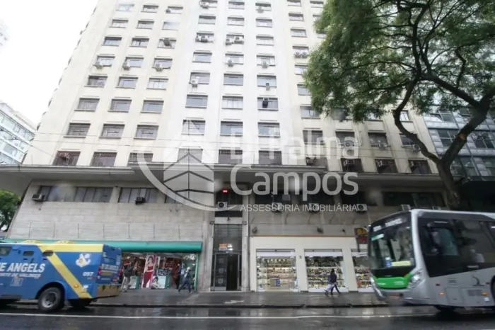 Conjunto de salas comerciais na Av. Ipiranga a 600 m. da Estação Metrô República