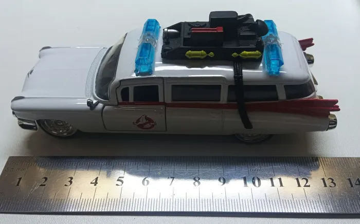 Miniatura Ecto1 Caça fantasmas 1:32 Jada