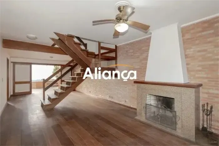 Casa Espaçosa para Alugar, com 3 Quartos, Piscina, 224m² - Bairro Santana - Porto Alegre/R