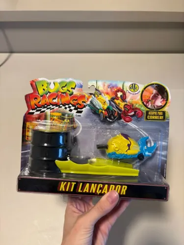 Veículo e Pista com Lançador Bugs Racing