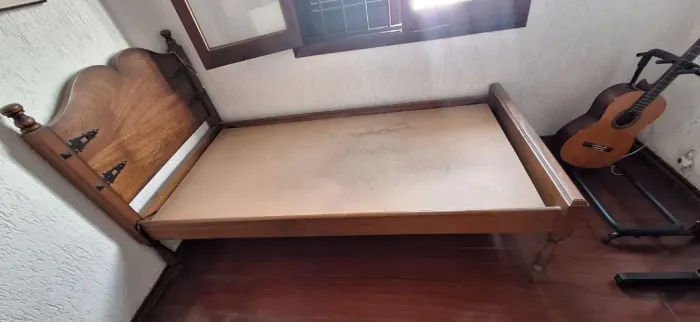 Cama de Solteiro de madeira maciça - Moveis antigos e rústicos
