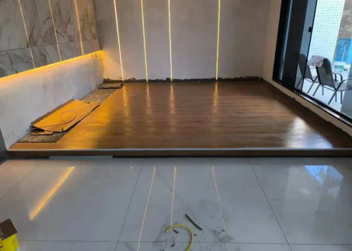 Piso vinílico aplicado com qualidade e garantia de 10 anos