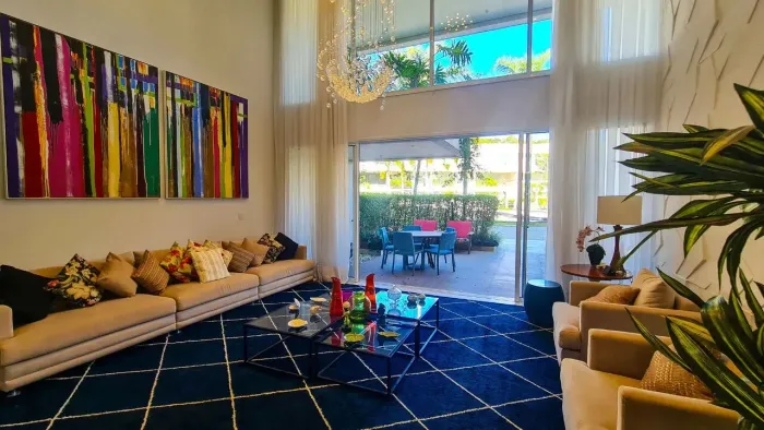 Condomínio Areias Do Mar Casado, casa DECORADA a venda no Guarujá.