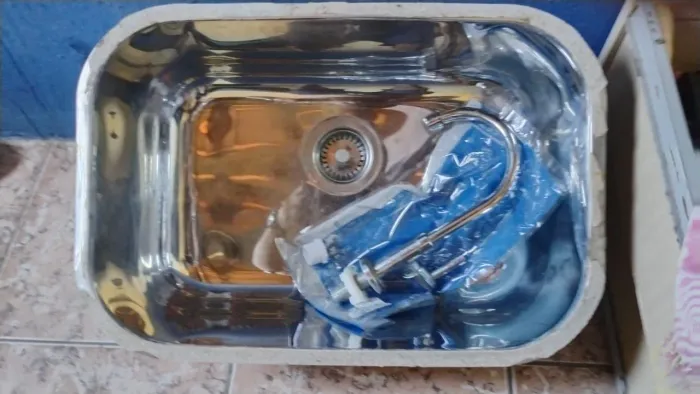 Pia cuba inox retangular para balcão com tapão e torneira inox