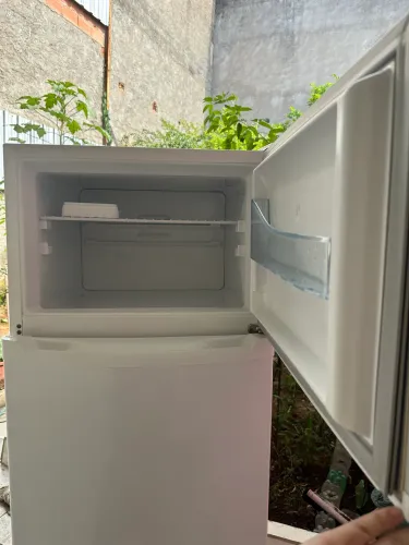 Geladeira frost free semi nova 