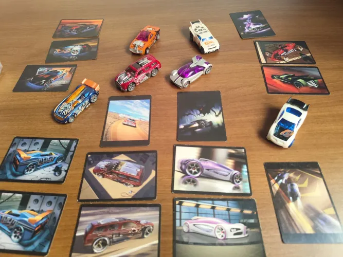 Lote c/6 acceleracers Hotwheels + 15 cartas (acceleracers collectible card game)