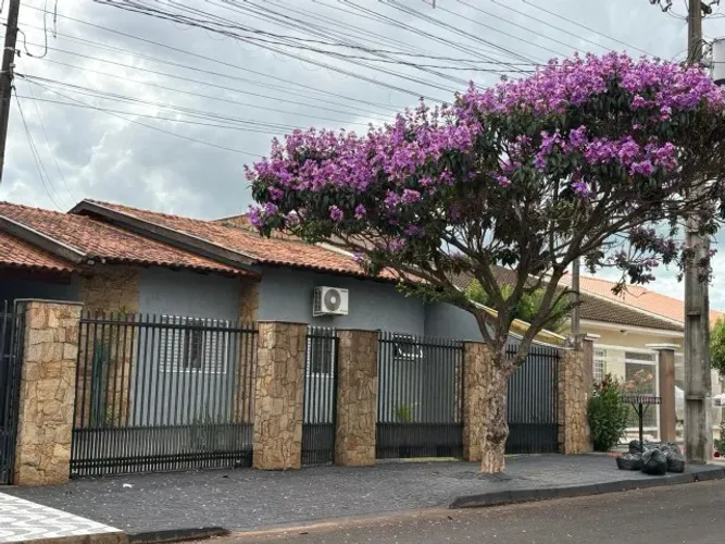 Casa à venda no Residencial Monte Castelo em Cambé - 3 dormitórios