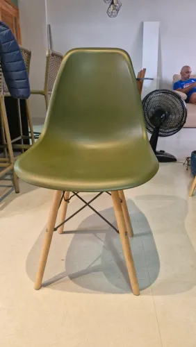 02 Cadeiras verde pé palito