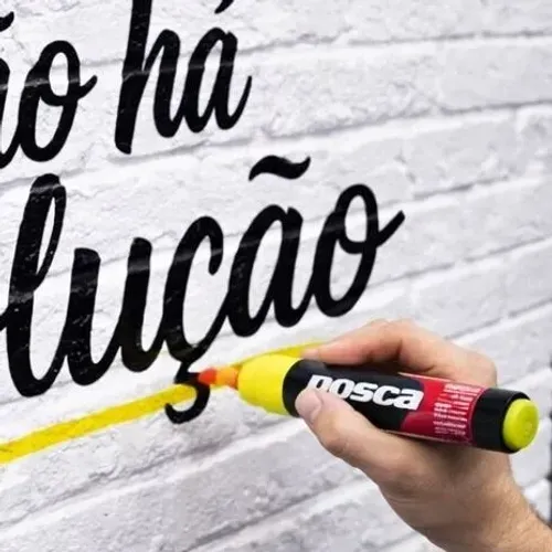 Frases personalizadas em parede (lettering feito à mão)