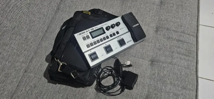 Pedaleira Boss GT 1B " Muito nova ! "