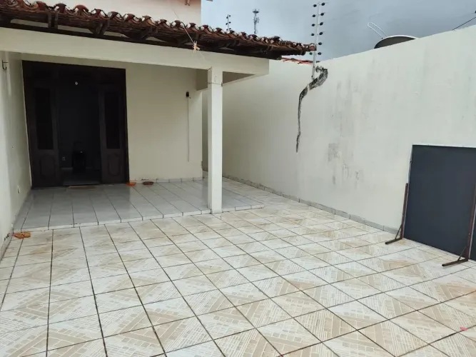 CASA NO IPASE DE CIMA COM 04 QUARTOS