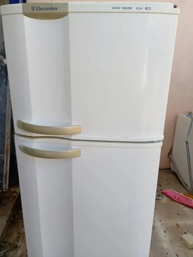 Geladeira eletrolux 2 portas 300 litros 680