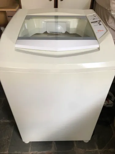 Vendo máquina de lavar roupa Brastemp ative 11kg em excelente estado.