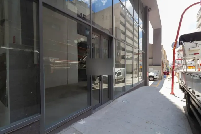 Loja na Rua Américo de Campos, N. 43 230 m²