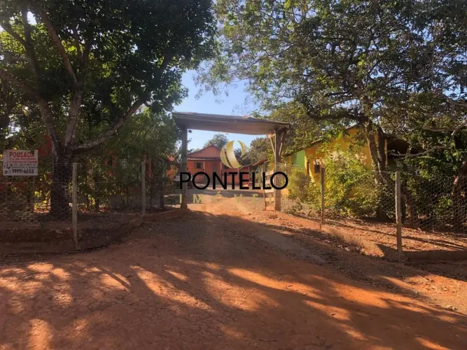 POUSADA COM 6 CHALÉS E 1 CASA COM 3 QUARTOS.