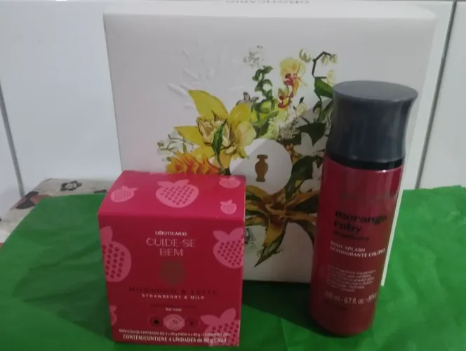 Kit morango rubi body Splash com sabonete de morango