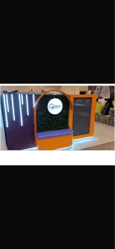 Quiosque com máquina de sorvete, freezer, pista fria etc