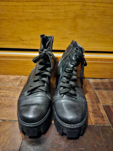 Bota coturno preta