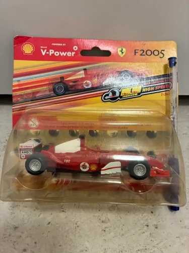Espetacular minatura fórmula 1 Ferrari 2005