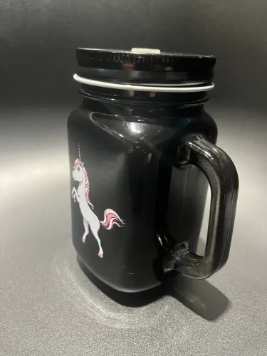 Caneca de vidro preto Unicórnio