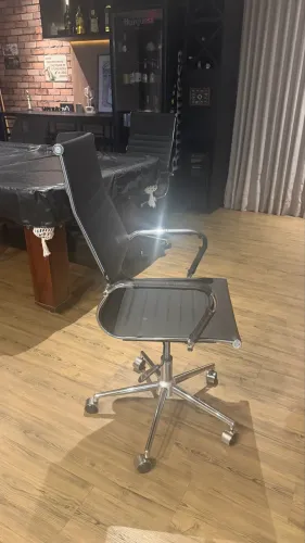 Cadeira Escritório Presidente Giratória Esteira Eames