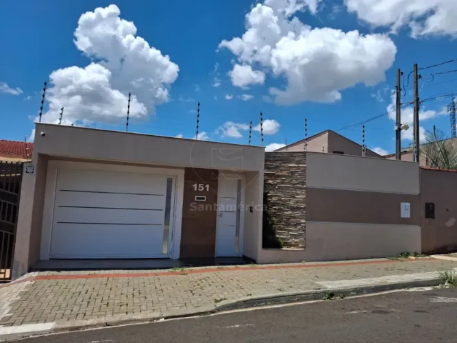 Casa à venda com piscina e 3 quartos, Zona Norte de Londrina no Conjunto do Café