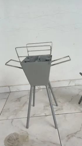 Churrasqueira de ferro pode usar como fogareiro