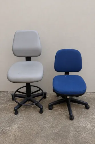 2 Cadeira Office com rodinha Usada - LEIA DESCRIÇÃO