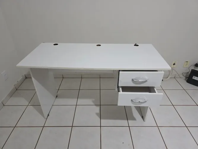 MESA DE ESTUDOS COM 2 GAVETAS