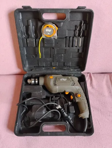 Furadeira 700w 127v