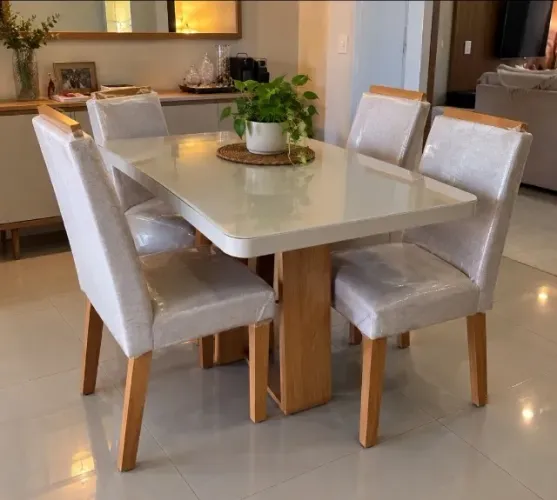 Mesa de Jantar Com 4 Cadeiras (Produto Novo)