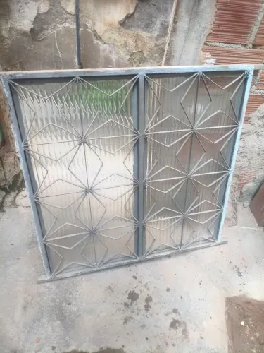 Janela de ferro 