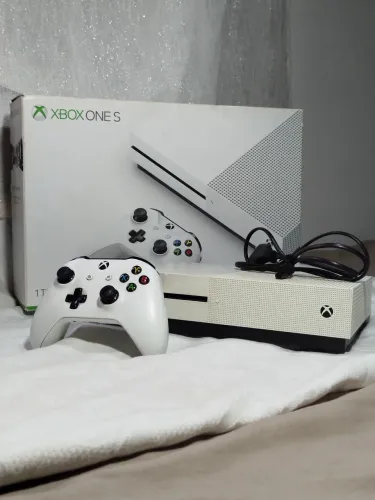 Xbox One S + Um controle 
