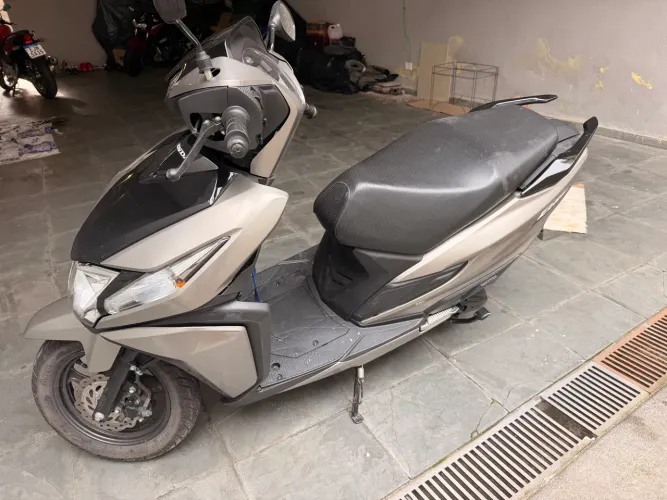 Honda ELITE 2025 - 4800 km - Média monta
