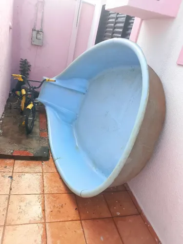 Vendo piscina de fibra com escorregador 