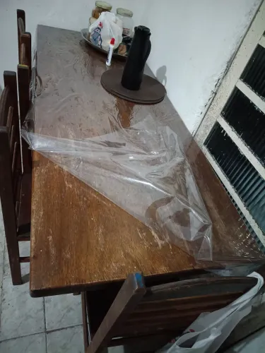 Mesa de madeira maciça