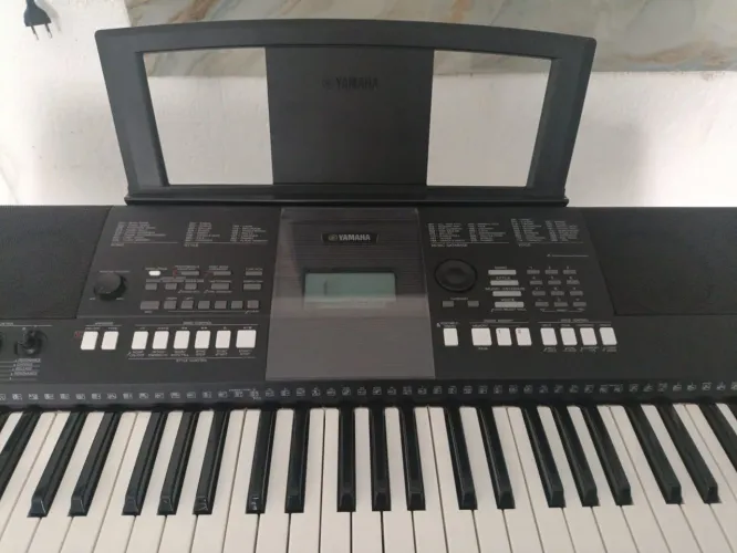 Teclado Yamaha PSR E423 (super novo) (Vendido)