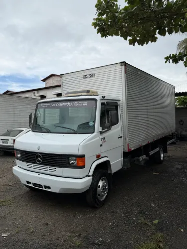 Mercedes bens 710 2011