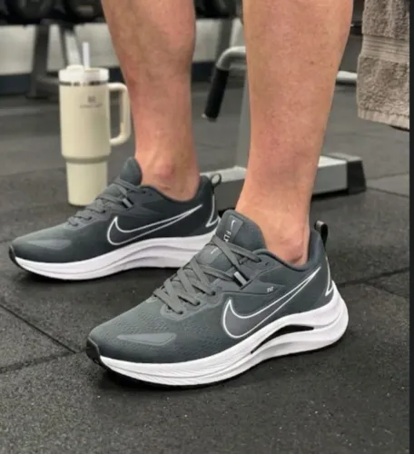 Tênis Nike run cinza chumbo