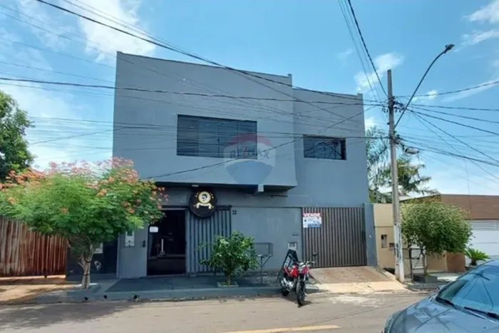 Sobrado Acolhedor com Jardim e Permuta!