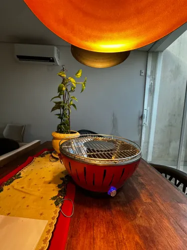 Churrasqueira Portátil a Carvão Table Grill