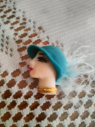 Broche vintage de resina, no estilo "Lady Head" ou "Flapper Girl"