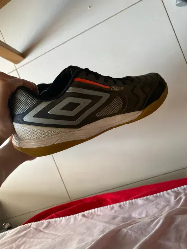 Chuteira umbro pro 5