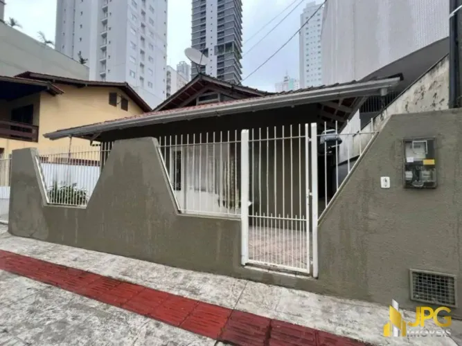 Casa com 3 dormitórios para alugar, 150 m² por R$ 7.170,00/mês - Pioneiros - Balneário Cam