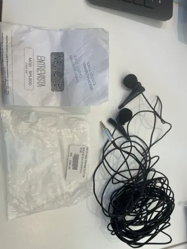 Microfone com cabo duplo conector p2