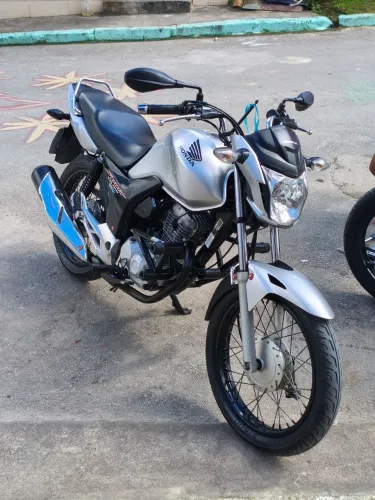 Moto sem detalhes 