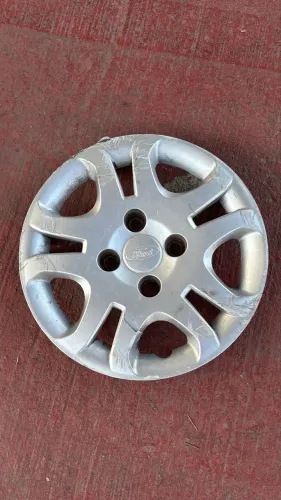 Vendo calota semi nova ford