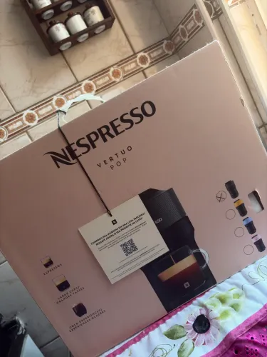 Máquina de café nespresso vertuo pop preta